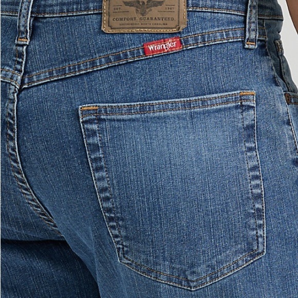 Men’s Wrangler Blue Relaxed Fit Jeans Classic Style 38x32 NWT - Picture 9 of 12